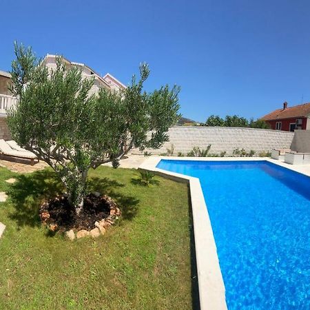 Villa Mediterra Garden & Pool 波尔 外观 照片