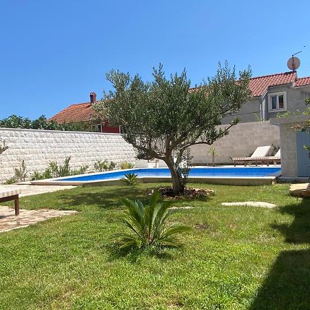 Villa Mediterra Garden & Pool 波尔 外观 照片