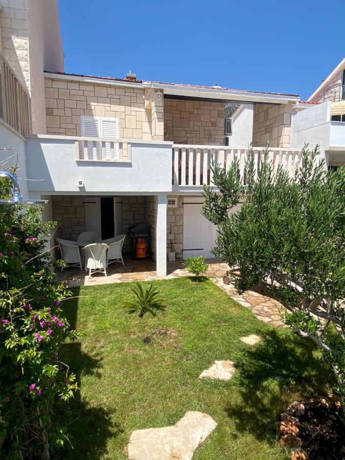 Villa Mediterra Garden & Pool 波尔 外观 照片