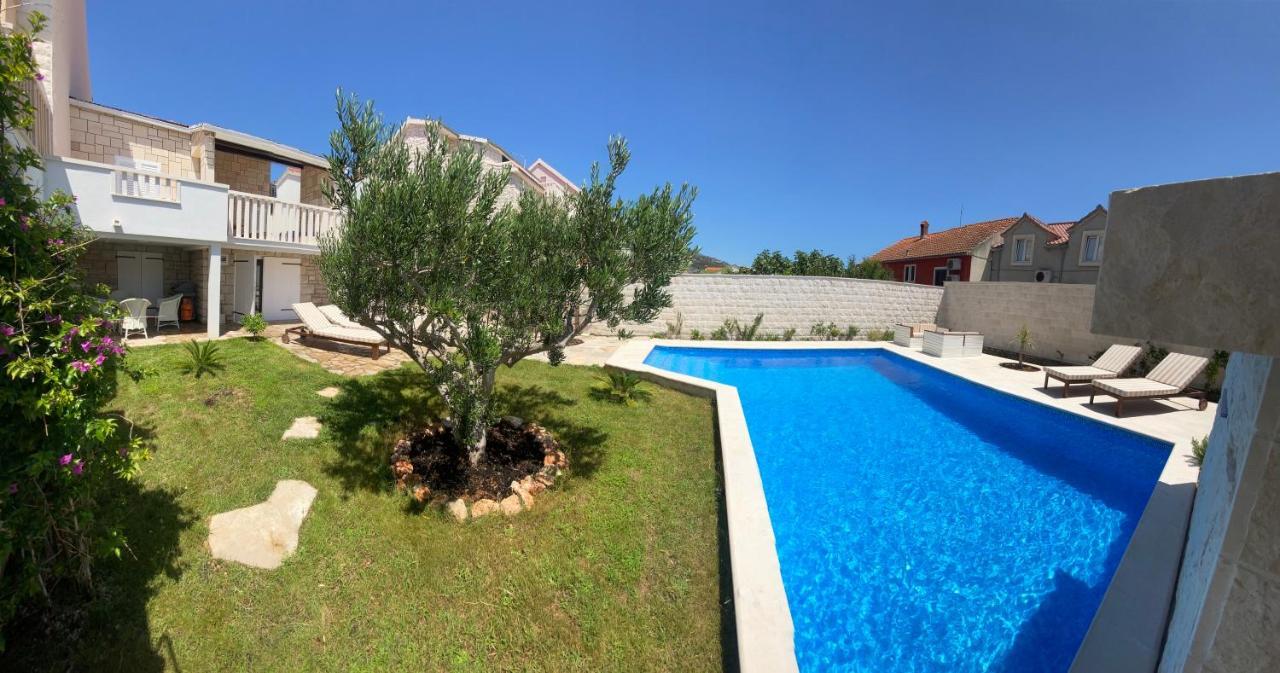Villa Mediterra Garden & Pool 波尔 外观 照片