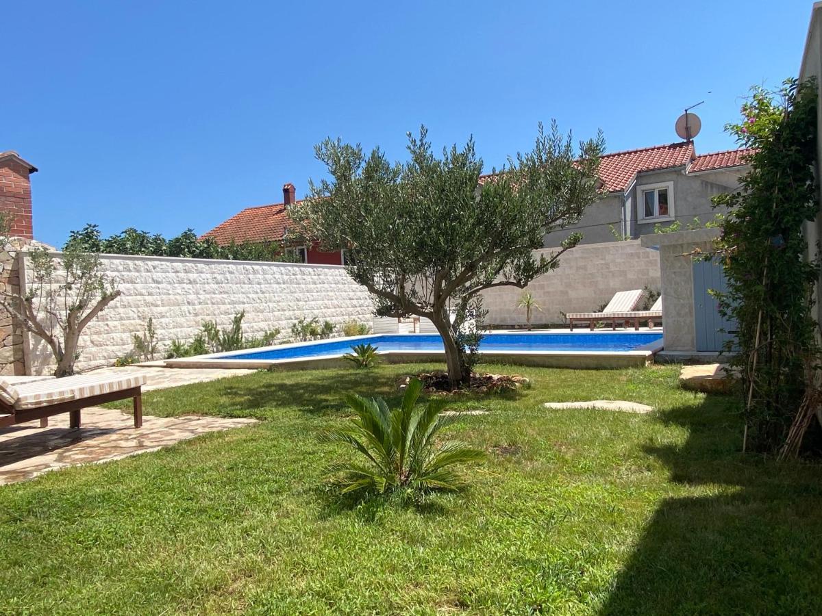 Villa Mediterra Garden & Pool 波尔 外观 照片