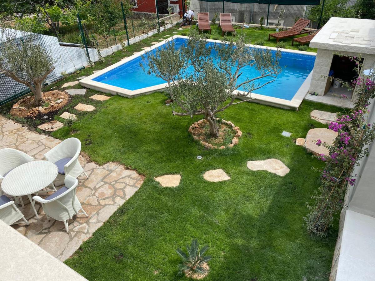 Villa Mediterra Garden & Pool 波尔 外观 照片