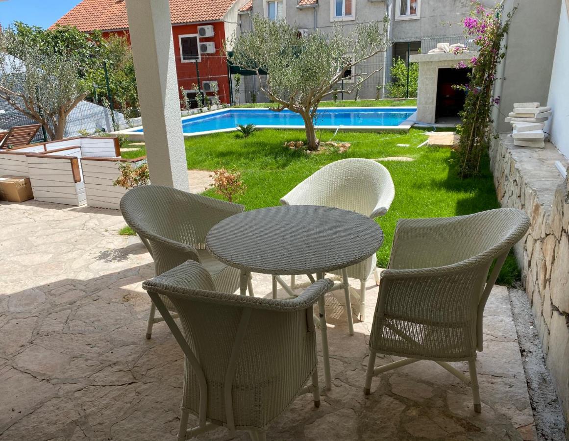 Villa Mediterra Garden & Pool 波尔 外观 照片