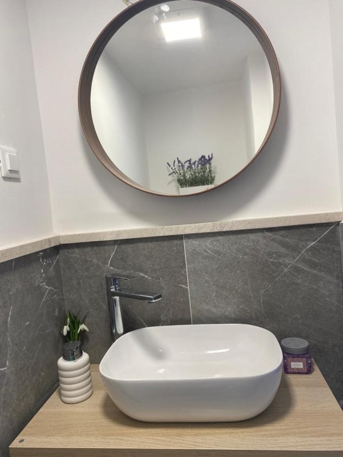 Villa Mediterra Garden & Pool 波尔 外观 照片
